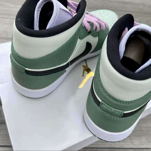 Air Jordan 1 Mid Women’s Dutch Green - Picture 7 of 10